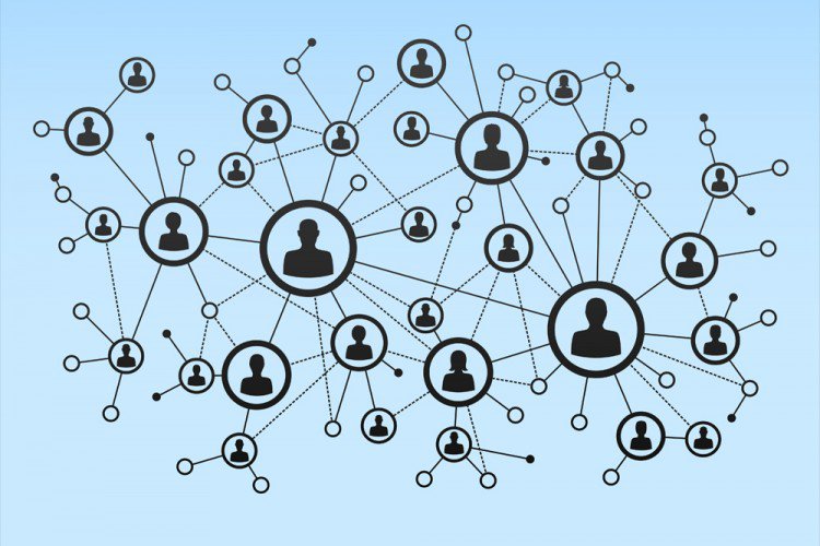 Decentralized Storage: Pros and Cons (2022) 2 decentralized storage