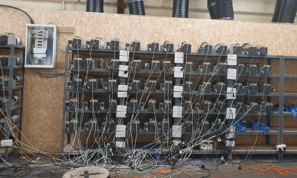 Argentine Law Enforcement Raids 'Luxury Apartments'-Based BTC Mining Farm 2 Argentine Law Enforcement Raids 'Luxury Apartments'-Based BTC Mining Farm