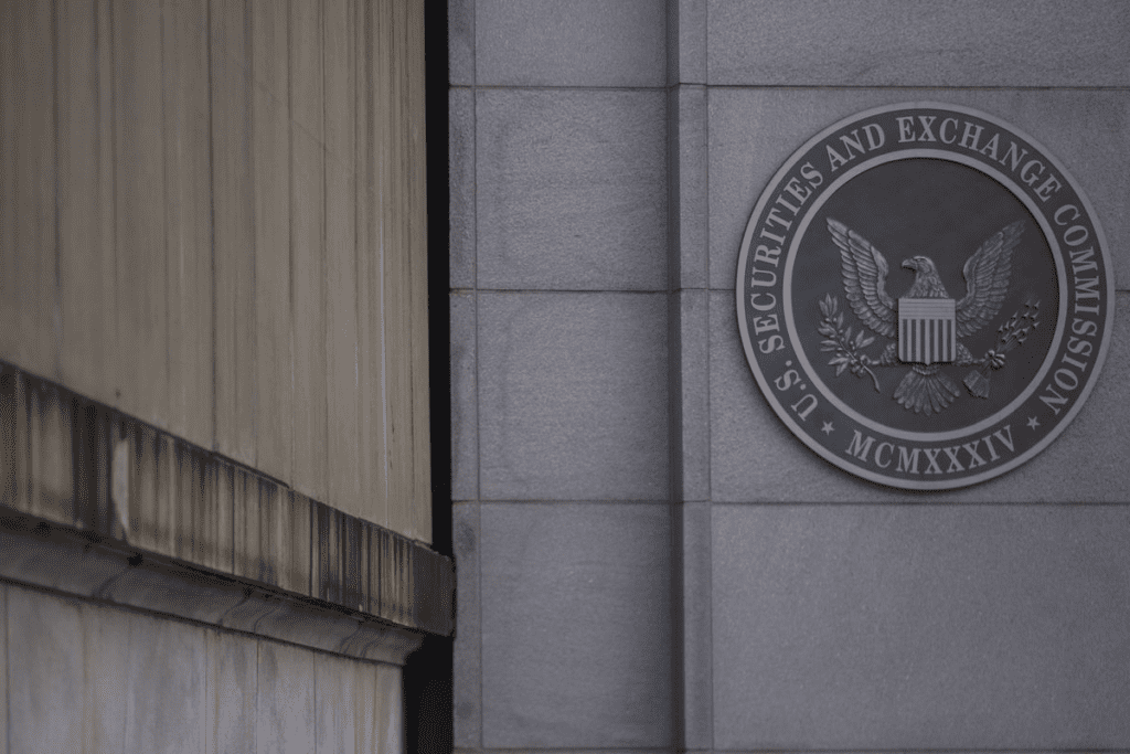 Elizabeth Warren Publicly Defends SEC Policy After FTX Crisis 2 Elizabeth Warren Publicly Defends SEC Policy After FTX Crisis