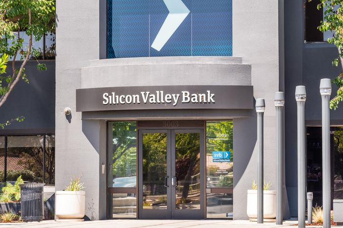Devastating Drop: Silicon Valley Bank Stocks Plummet 60% In Hours 1 Devastating Drop: Silicon Valley Bank Stocks Plummet 60% In Hours