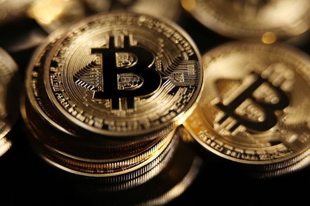 Bitcoin Crashes Below $28K on Coinbase - Brace for Impact! 1 Bitcoin Crashes Below $28K on Coinbase - Brace for Impact!
