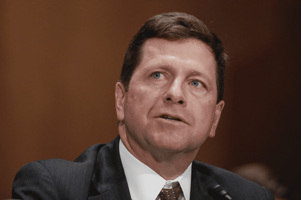 Former SEC Chair Now Changes His View, Backing The Bitcoin ETF Approval