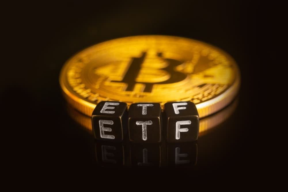 Former SEC Chair  Expects U.S. Spot Bitcoin ETF Approval Admid Community Excitement