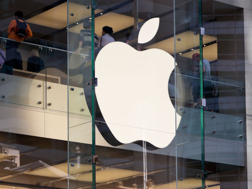 Apple's Game-Changing Stock Trading Feature Stuns Financial World