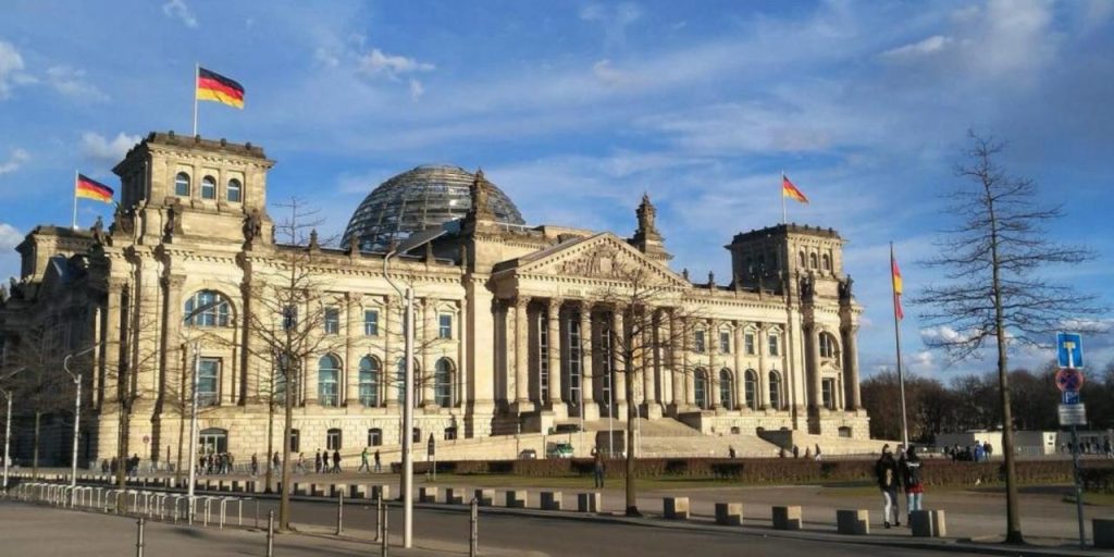 German Bitcoin Selling Spree: Government Continues 1000 BTC Transfers