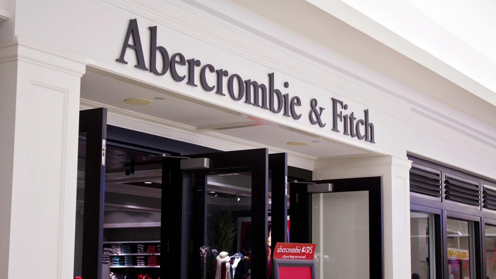 Abercrombie & Fitch Co. (NYSE: ANF) Stock: Soars 26% on Blowout Q1 Sales and $115 Price Target