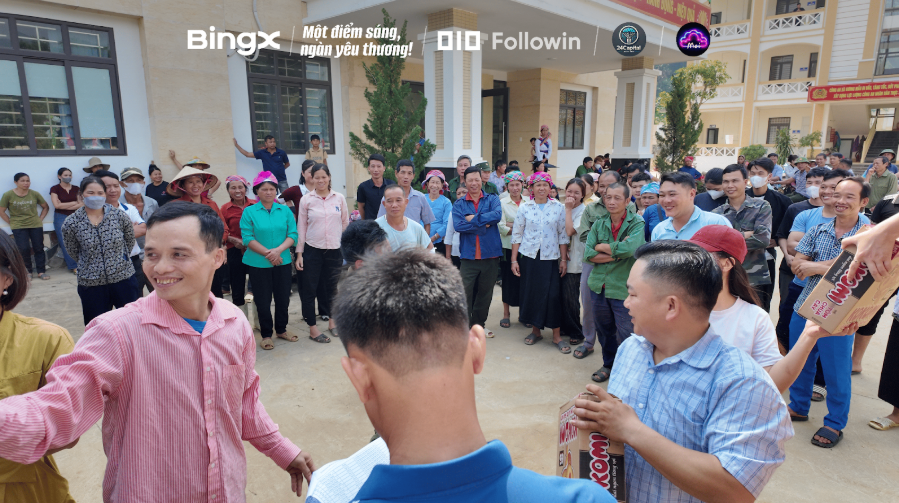 BingX Spreads Love Through the Campaign “One Light, A Thousand Hearts” – Donating $50,000 to Flood-Affected Communities in Vietnam 5 BingX flood relief in Lào Cai Province
